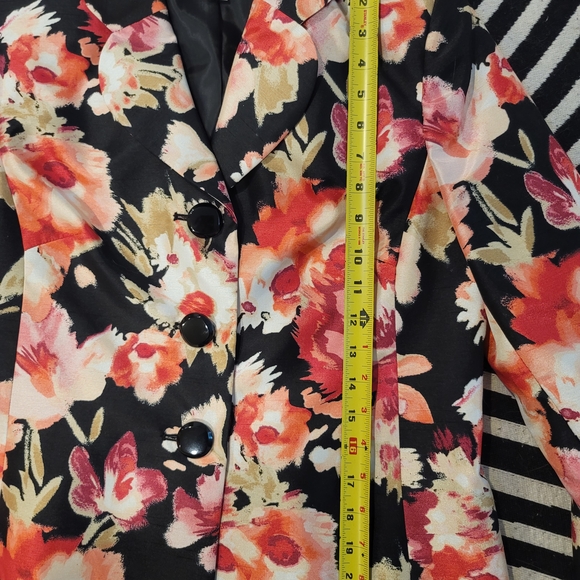 Le Suit Women's Floral Blazer - Black and Pink - Picture 6 of 7